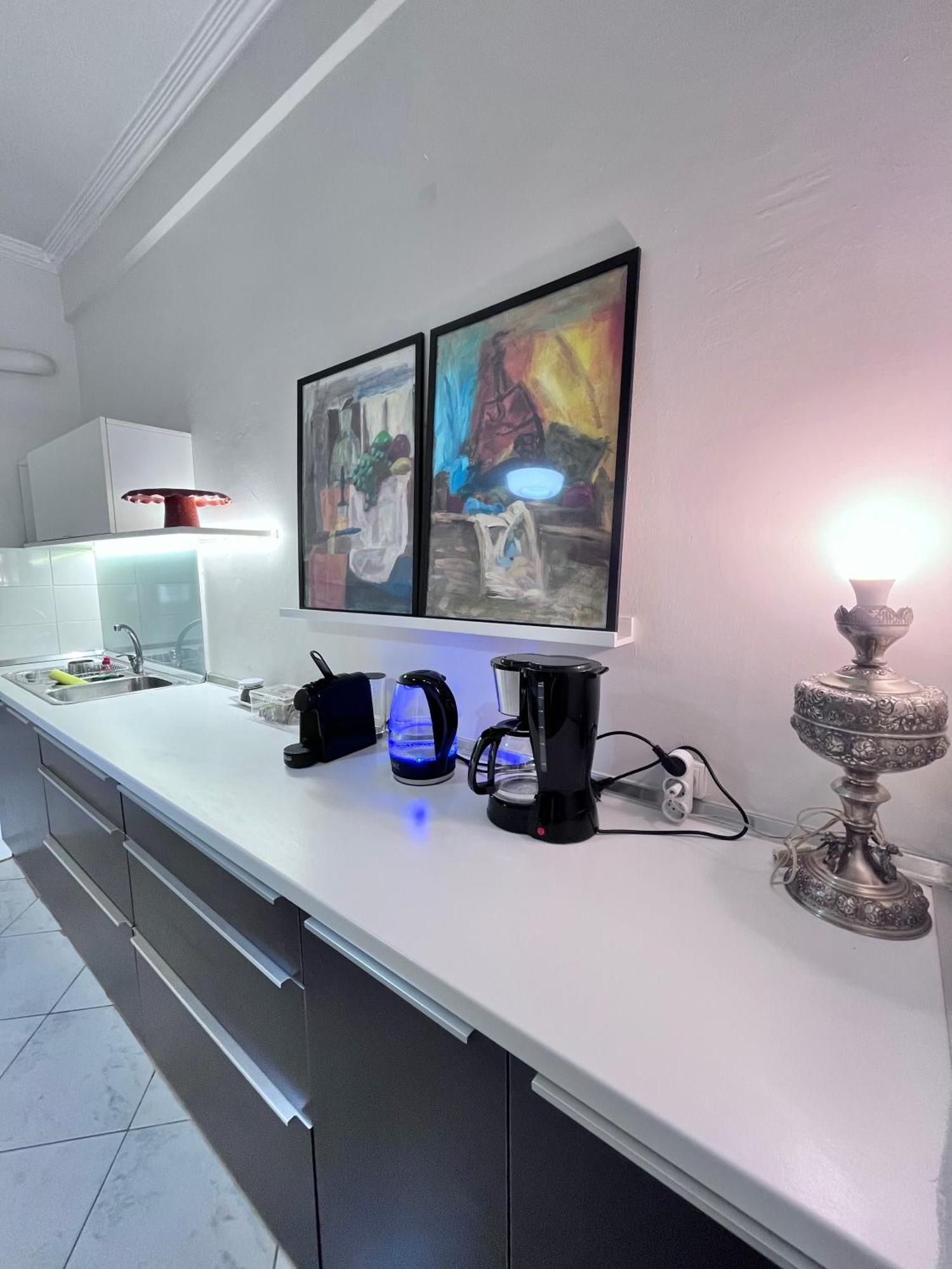 Central 7 - Stylish Apartment Komotini Buitenkant foto
