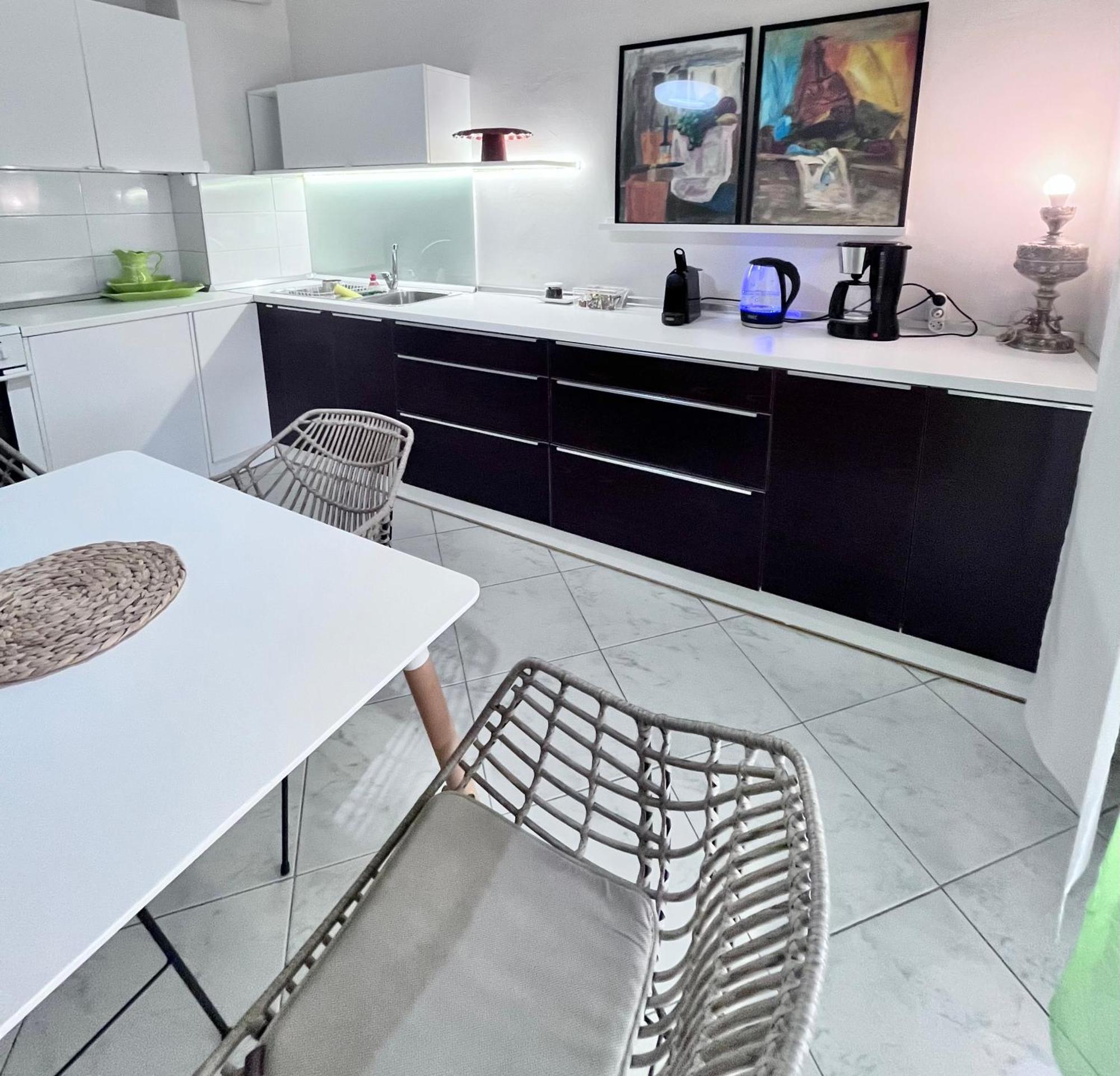 Central 7 - Stylish Apartment Komotini Buitenkant foto