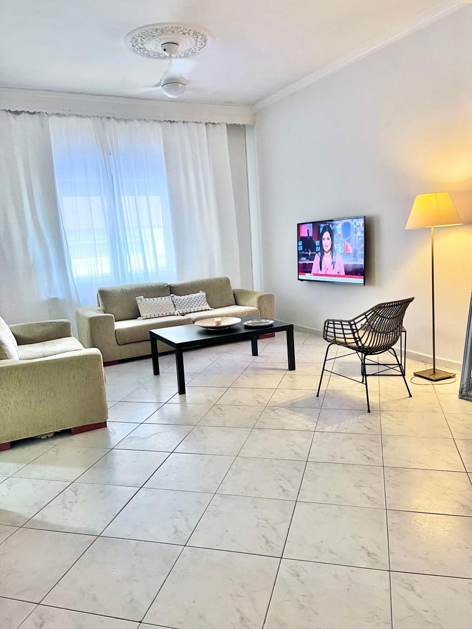 Central 7 - Stylish Apartment Komotini Buitenkant foto